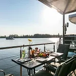 Hausboot Joana 보트호텔
