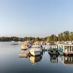 Hausboot Joana 보트호텔 자흐데니크