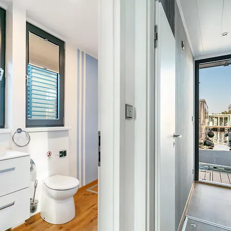 Úszó hotel Hausboot Joana