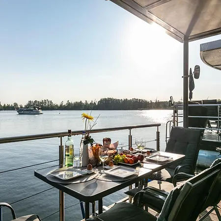 Hausboot Joana Úszó hotel